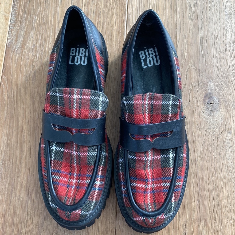 Cute Plaid BIBI Lou Lug Loafers Size 40 - US 9